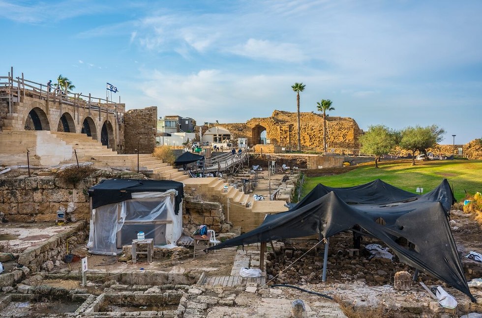 אתר החפירות בקיסריה (צילום: יניב ברמן, באדיבות החברה לפיתוח קיסריה)