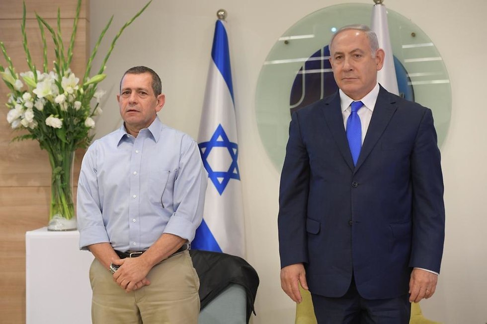 Nadav Argaman with Benjamin Netanyahu  (Photo: Amos Ben Gershom/GPO)