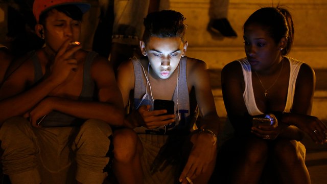 נערים בקובה (צילום: AP)