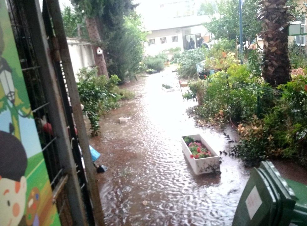 גן ילדים רחובות הצפה הוצף גשם גשום מזג אוויר (צילום: דוברות איחוד הצלה)