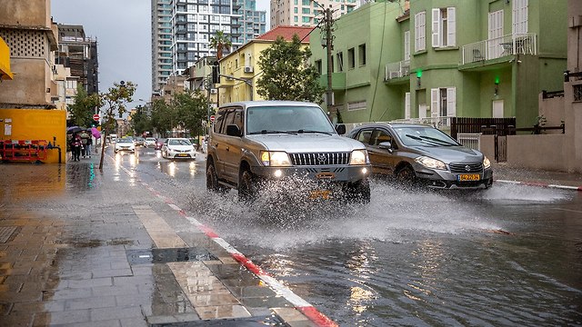 גשם בתל אביב (צילום: מושיק שמע)
