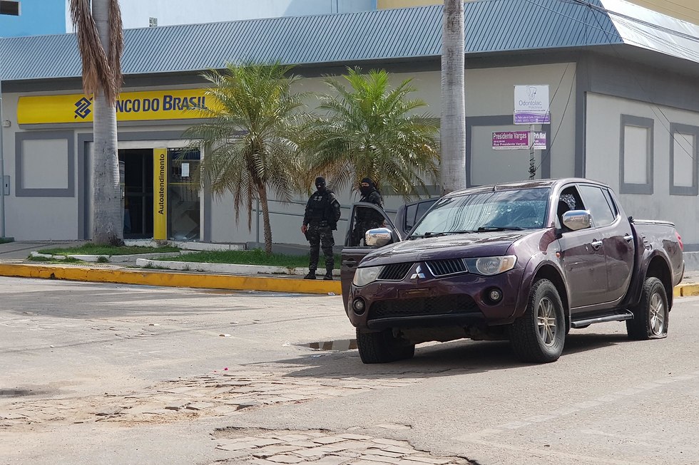 12 הרוגים ב ניסיון שוד בנק ב עיר מילגרס ב ברזיל (צילום: EPA)