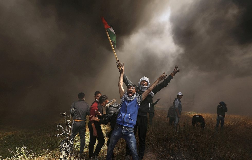 Palestinian protesters on the Gaza border (Photo: Reuters) (Photo: Reuters)