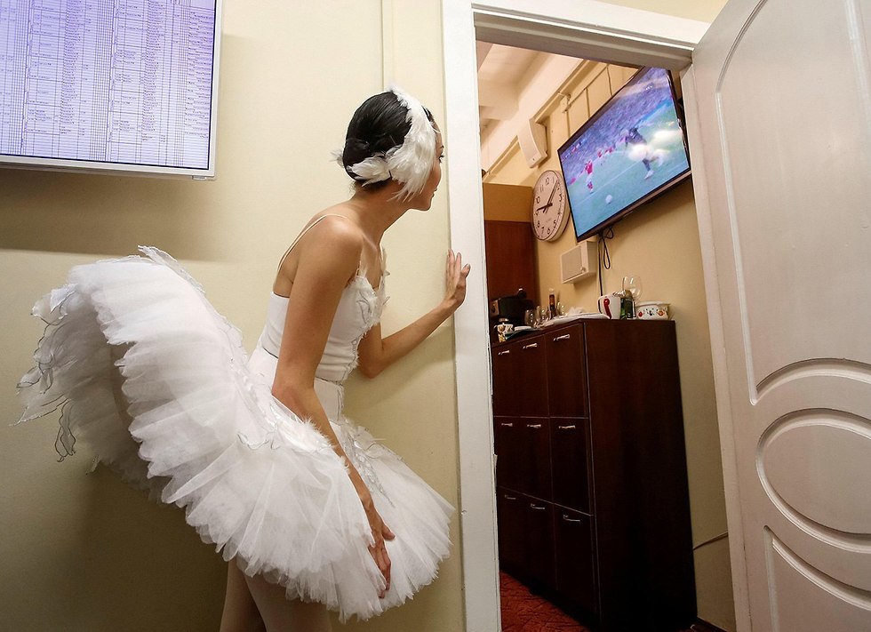 A Ballerina from the St. Petersburg Ballet watches Russia play Croatia during World Cup 2018 (Photo: Reuters)