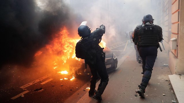 Столкновения в центре Парижа. Фото: AFP