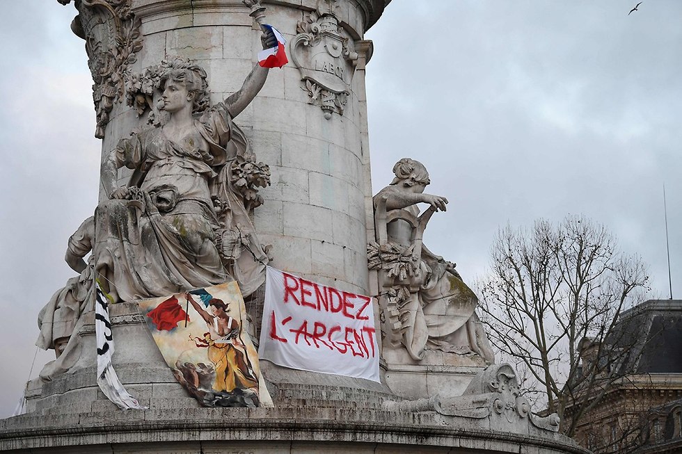 פריז הרס צרפת אחרי ה הפגנות מהומות עימותים מחאה נגד עמנואל מקרון יוקר המחיה (צילום: AFP)