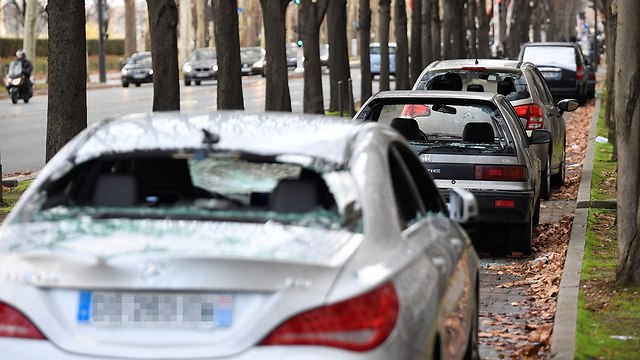 Париж после выступлений "желтых жилетов". Фото: AFP