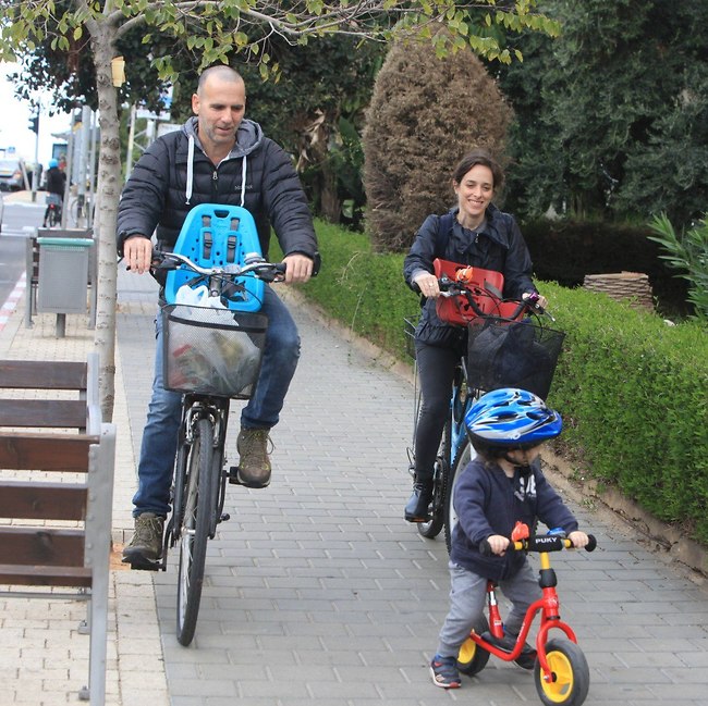 איזה יופי הוא רוכב (צילום: מוטי לבטון) איזה יופי הוא רוכב (צילום: מוטי לבטון)