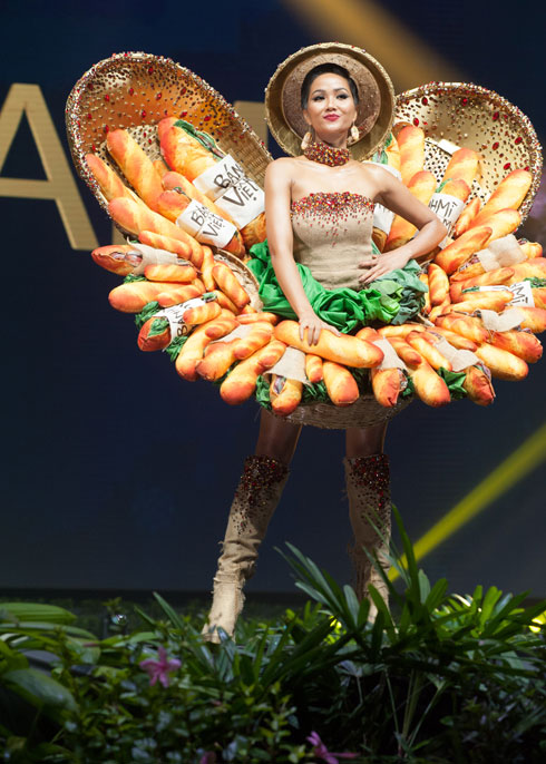 מחווה קולינרית. מיס ויטנאם (צילום: Patrick Prather, Miss Universe)