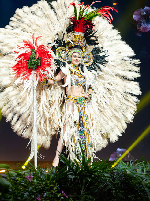 מיס גוואטמלה. אלמנטים מתרבות המאיה (צילום: Patrick Prather, Miss Universe)