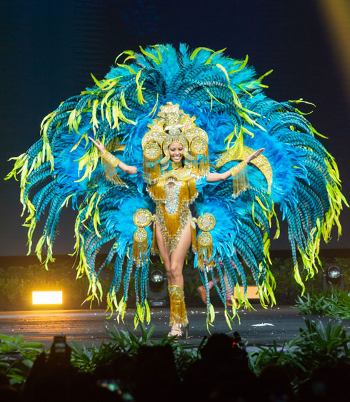 מיס פנמה. יותר מ-3500 חרוזים (צילום: Amorn Pitayanant, Miss Universe)