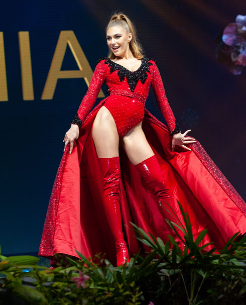 עיצוב אישי. מיס אלבניה עם שמלה שעוצבה על ידה (צילום: Patrick Prather, Miss Universe)