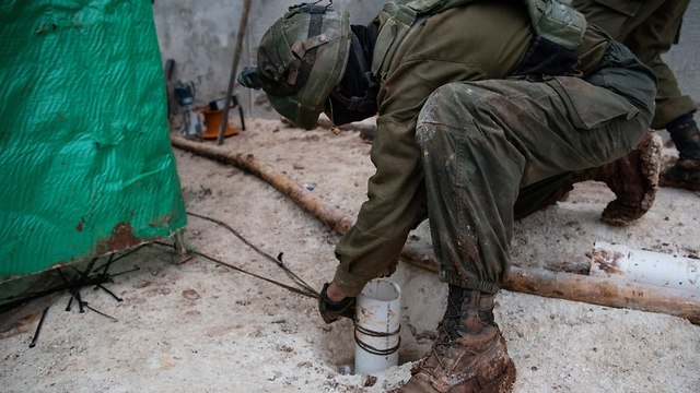 IDF troops searching for tunnels (Photo: IDF Spokesman's Office)