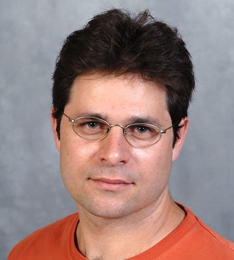 פרופ' ערן בוכבינדר מהמחלקה לפיזיקה כימית וביולוגית במכון ויצמן למדע (צילום: מכון ויצמן למדע)