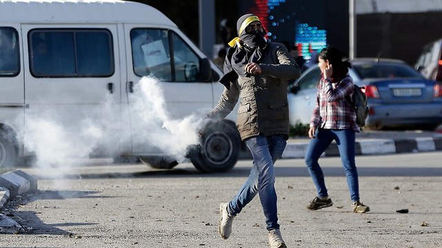 Столкновения палестинцев с ЦАХАЛом в районе Рамаллы. Фото: AP