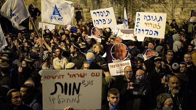 הפגנה בכיכר פריז בירושלים בעקבות הפיגועים (צילום: יואב דודקביץ')