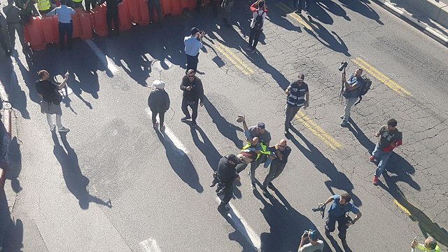 מעצר מפגנים במסגרת מחאת האפודים בתל אביב ()
