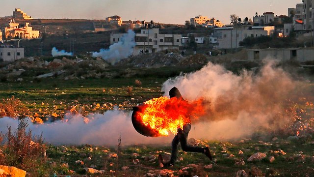 עימות בין חיילי פלסטינים לחיילי צה
