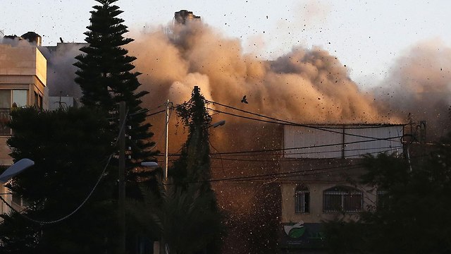בית המחבל אסלאם אבו חמיד שנהרס ברמאללה (צילום: AFP)