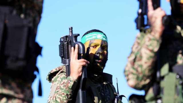 Парад боевиков ХАМАСа