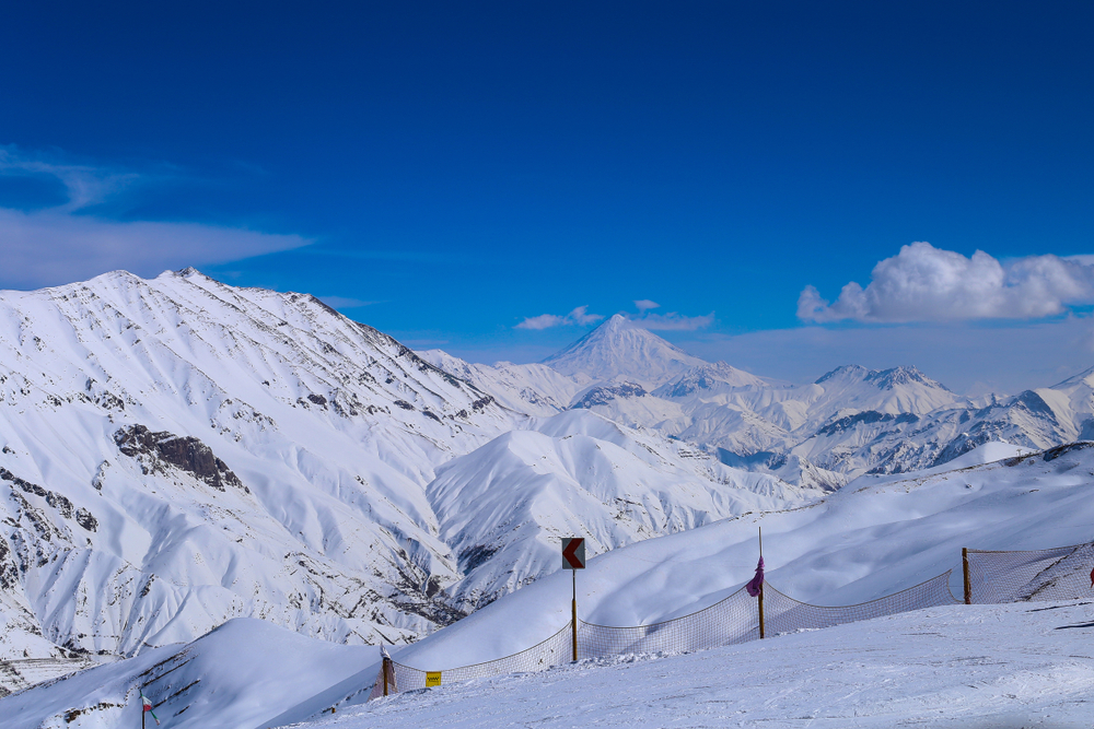 אתרי תיירות ב איראן סקי ב הרי אלבורז (צילום: shutterstock)