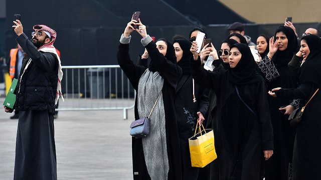 סעודיה תיירים מ המערב מחזה נדיר בסוף השבוע (צילום: AFP)