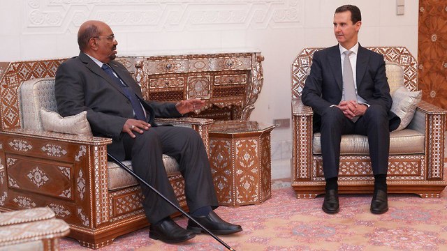 נשיא סוריה בשאר אסד מארח ב דמשק את נשיא סודן עומאר אל באשיר ()