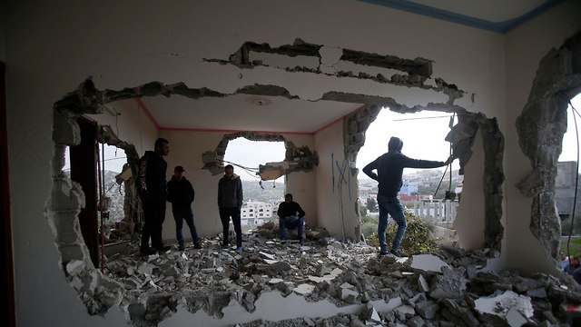 Разрушенный дом Ашрафа Наальве, убившего двоих израильтян в Баркане. Фото: AP