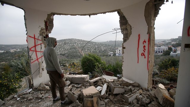 בית הרוס של אשרף נעאלווה, מחבל פיגוע  בברקן (צילום: AP)