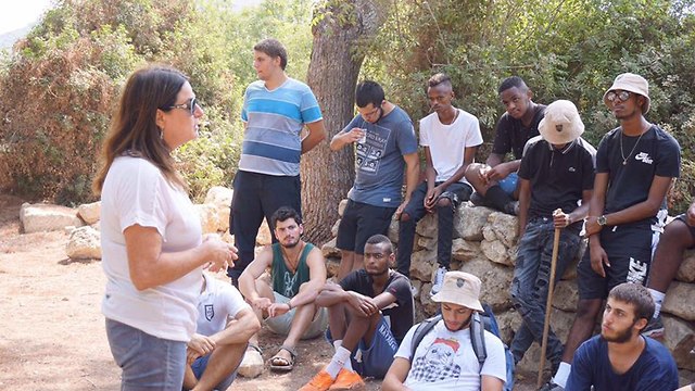 Rona Ramon talks to children from the Assaf pre-military academy, named after her son. (Photo: Ramon Foundation)