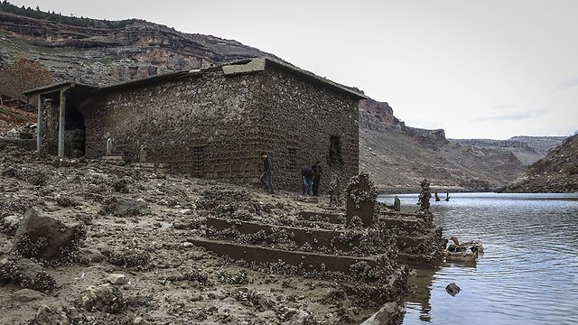 בצורת בסכר בטורקיה חשפה כפר עתיק מחוז דיארבקיר (צילום: gettyimages)
