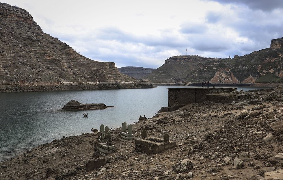 בצורת בסכר בטורקיה חשפה כפר עתיק מחוז דיארבקיר (צילום: gettyimages)