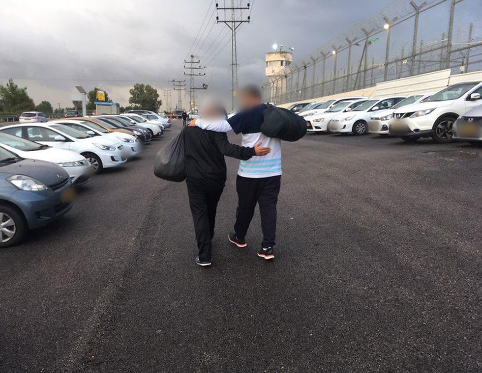 שחרור אסירים מוקדם בשל צפיפות בבית הסוהר הדרים (צילום: דרור ליבה)