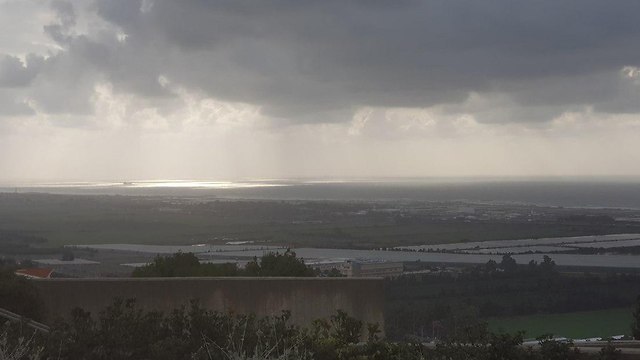 מזג אוויר חורפי באזור זכרון יעקב (צילום: יוסי ברנד)