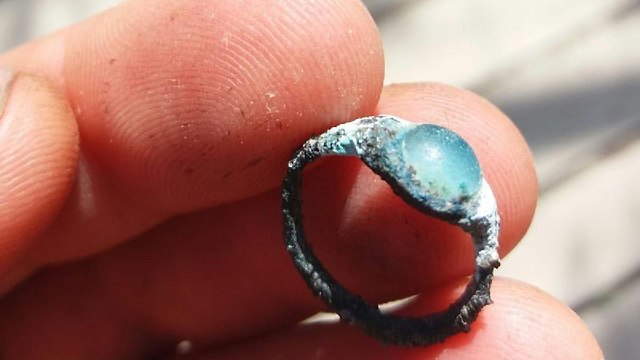 הטבעת שהתגלתה בעיר דוד (צילום: נועם זילברברג, עיר דוד)