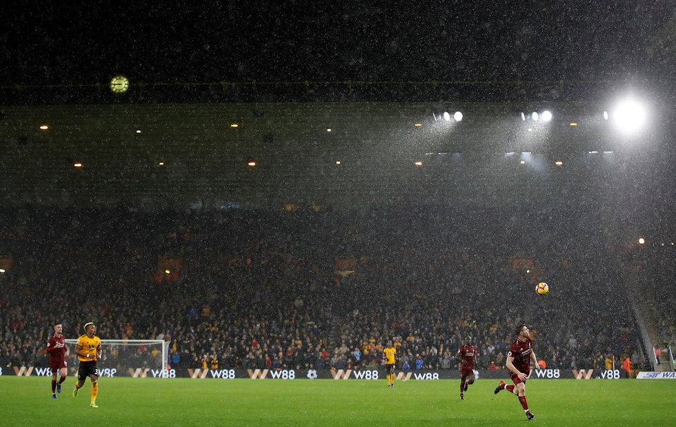 גשם ליברפול וולבס (צילום: AFP)