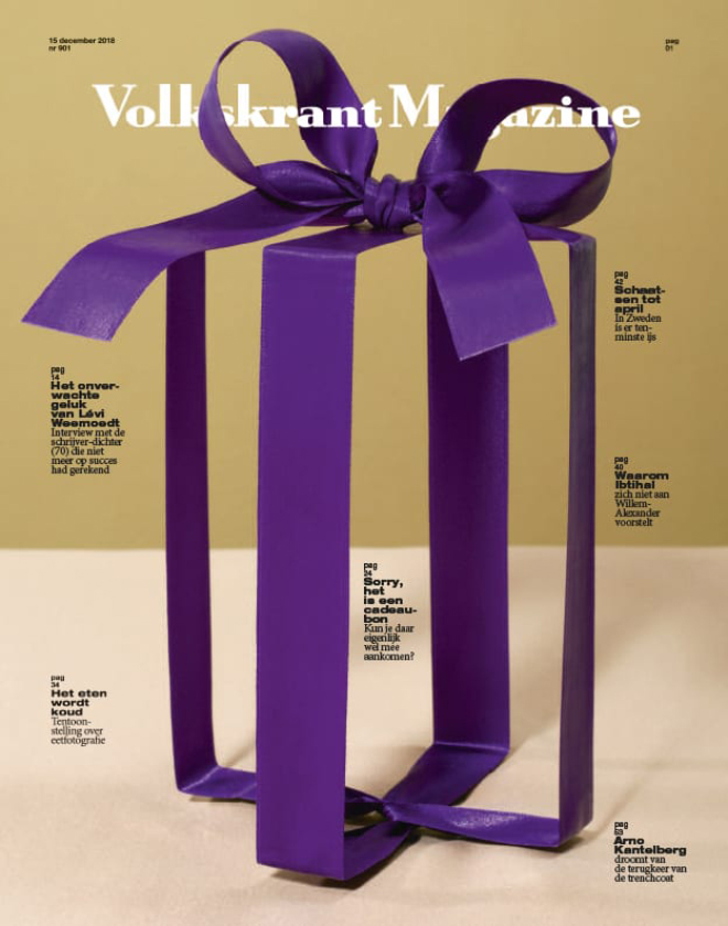 ללא כותרת, סרט אריזה סגול שמייצר גשטלט (תבנית) של מתנה, הפך את השער של Volkskrant Magazine למסקרן ובעיקר נכון מאוד בחודש של חג המולד / דצמבר 2018, צילום: Krista van der Niet, ארט דירקטור: Jaap Biemans