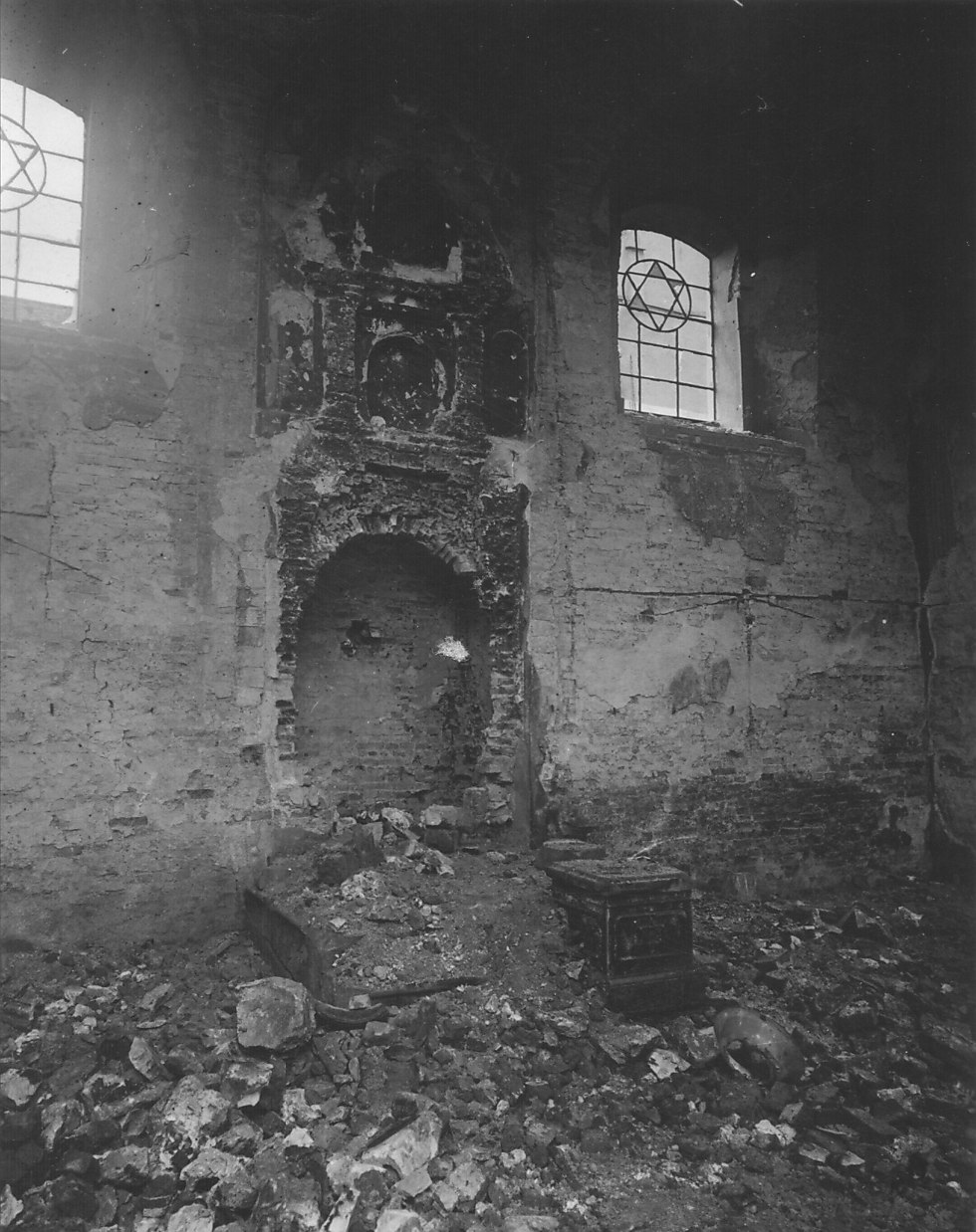 הריסות בית הכנסת בטרנוב 1939 (צילום: ארכיון 