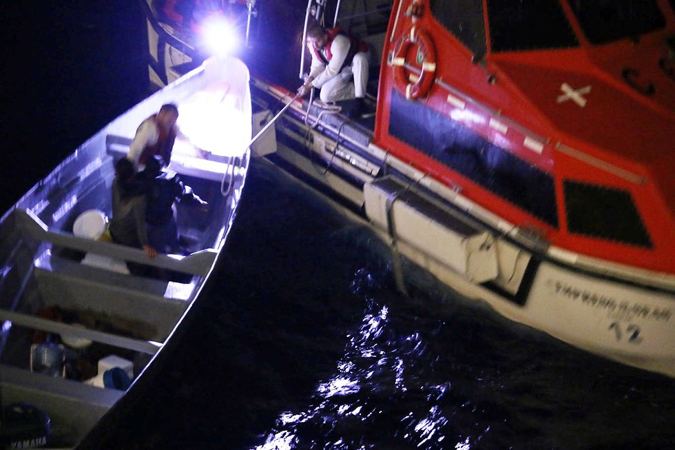 ספינת תענוגות חילצה שני דייגים שנתקעו בלב ים קוסטה ריקה ג'מייקה (צילום: רויטרס)