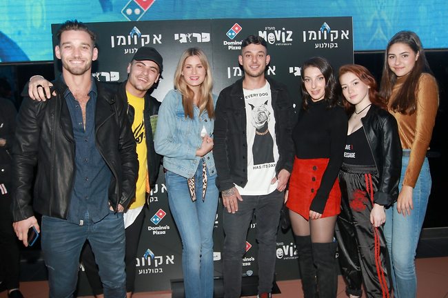 הרבה פנים חדשות. מיקה צור, בר מיניאלי, מאיה בכובסקי, ישראל אוגלבו, גל גברעם, רועי סנדלר ודין מירושניקוב (צילום: ענת מוסברג) הרבה פנים חדשות. מיקה צור, בר מיניאלי, מאיה בכובסקי, ישראל אוגלבו, גל גברעם, רועי סנדלר ודין מירושניקוב (צילום: ענת מוסברג)