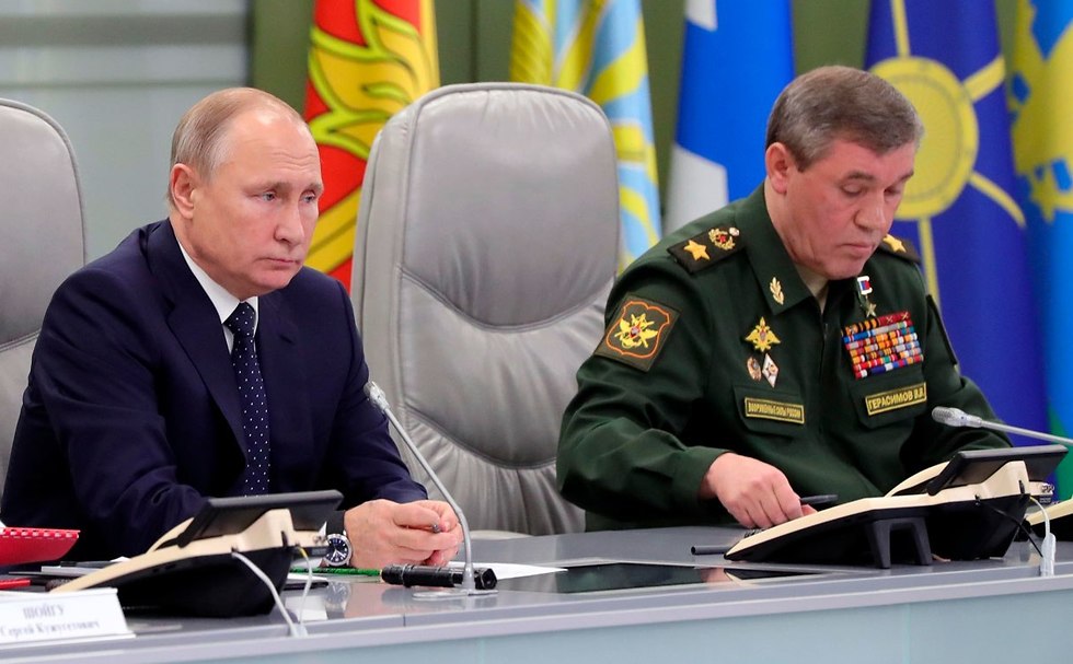 ולדימיר פוטין צופה בניסוי של טיל השיוט אוונגרד רוסיה (צילום:  AP)