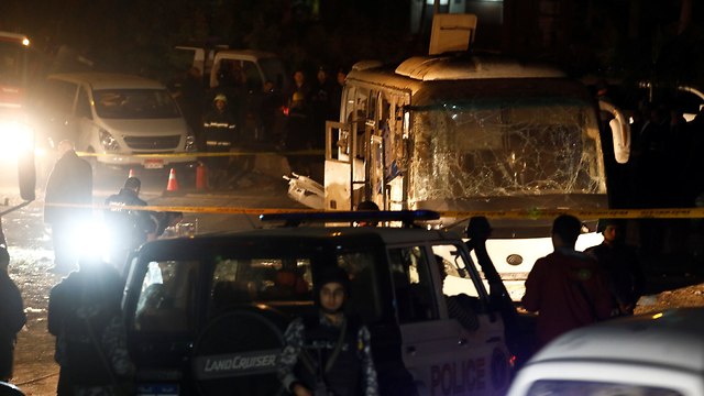 פיצוץ אוטובוס ב מצרים (צילום: רויטרס)