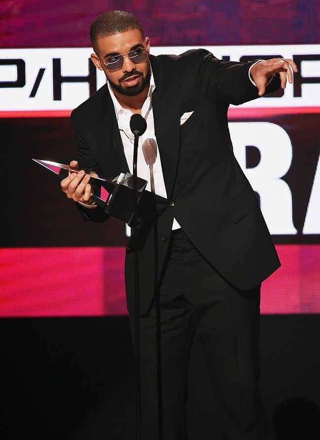 "די, קניה, תניח לי". דרייק (צילום: Gettyimages) "די, קניה, תניח לי". דרייק (צילום: Gettyimages)