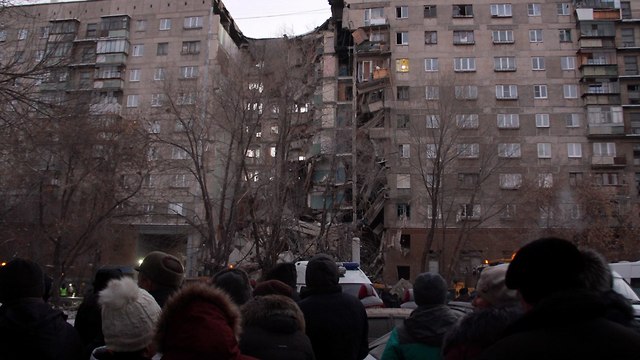 פיצוץ גז ו קריסת בניין ב מגניטוגורסק ב רוסיה (צילום: EPA)