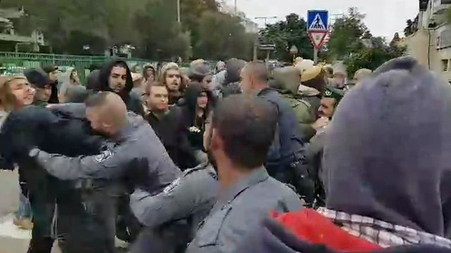 Столкновения поселенцев с полицией