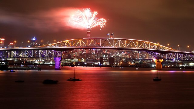 זיקוקים ב חגיגות השנה החדשה ב אוקלנד ניו זילנד 2019 (צילום: gettyimages)