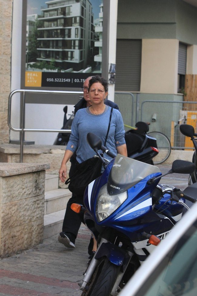 "מי זה שמביט בנו מן השיח". ירון לונדון ומיכל זמיר (צילום: מוטי לבטון) "מי זה שמביט בנו מן השיח". ירון לונדון ומיכל זמיר (צילום: מוטי לבטון)