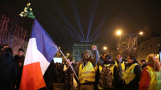 חגיגות שנה חדשה 2019 פריז צרפת אפודים צהובים (צילום: AFP)