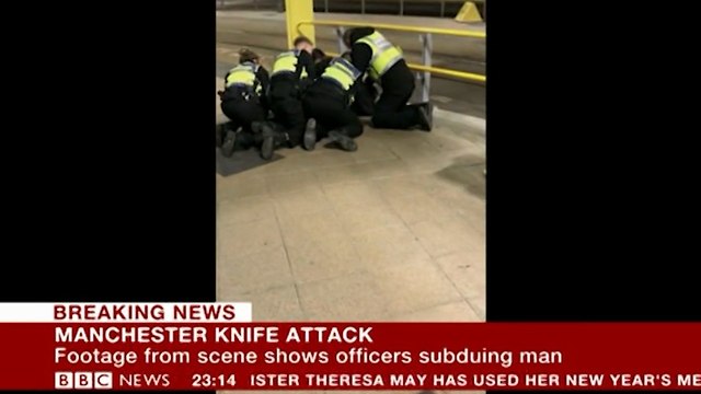 זירת הדקירה בתחנת הרכבת ויקטוריה במנצ'סטר (צילום: מתוך שידורי רשת BBC)