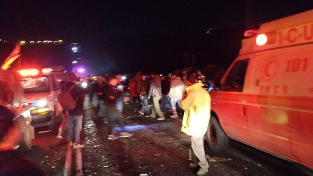 זירת תאונת הדרכים סמוך לבית חגי (צילום: דוברות כב